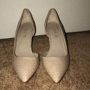 Nude Crocodile texture open arch pumps